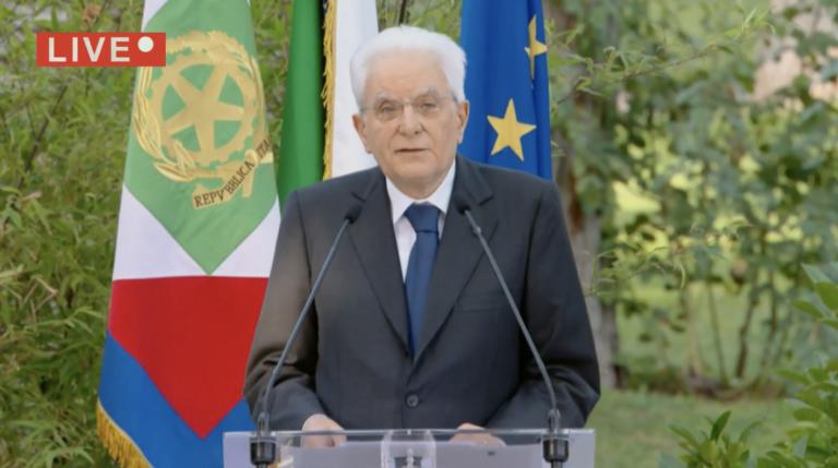 Il quattordicenne Luca Ragosa premiato da Mattarella per aver salvato un compagno di classe dal suicidio Il quattordicenne Luca Ragosa premiato da Mattarella per aver salvato un compagno di classe dal suicidio