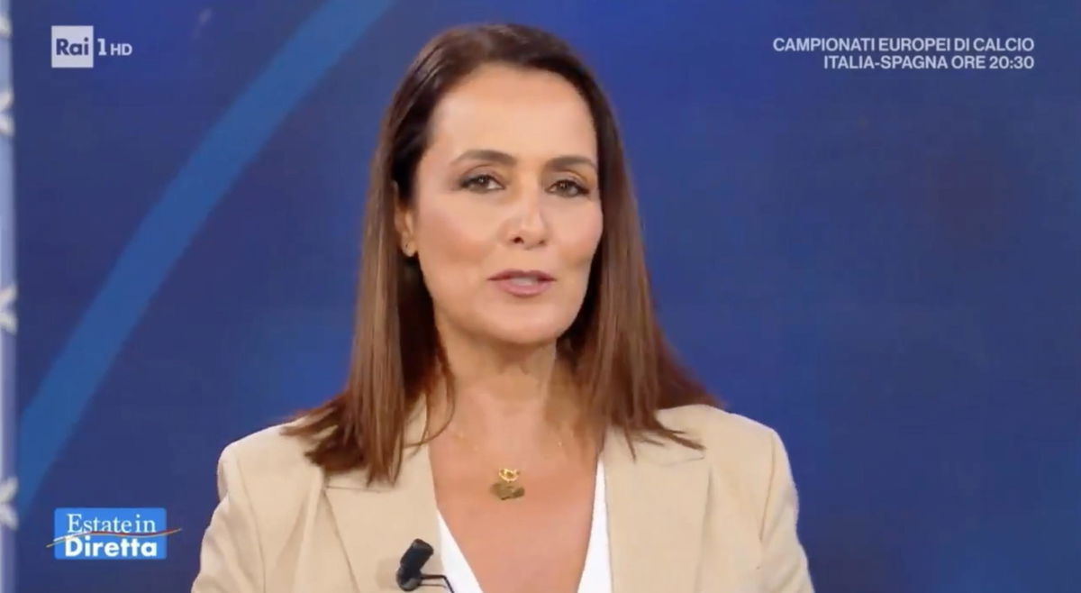 Roberta Capua la tocca piano sugli egocentrismi social per la morte di Raffaella Carrà | VIDEO article-post