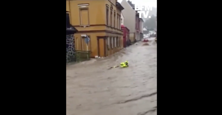 Europa Germania Belgio Sempre più drammatico il bilancio delle vittime il video di un pompiere salvato dai cittadini