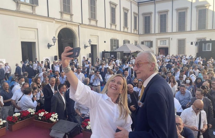 Feltri si candida con FdI ma dice di non capire niente di politica article-post