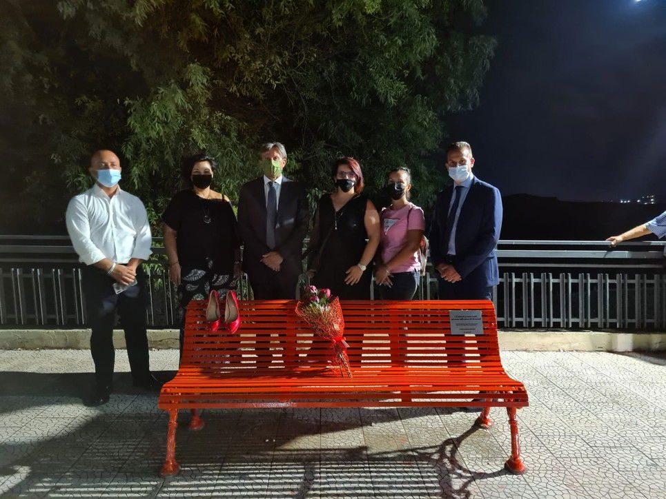 Se la targa contro il femminicidio è maschilista. Bufera sul sindaco leghista article-post