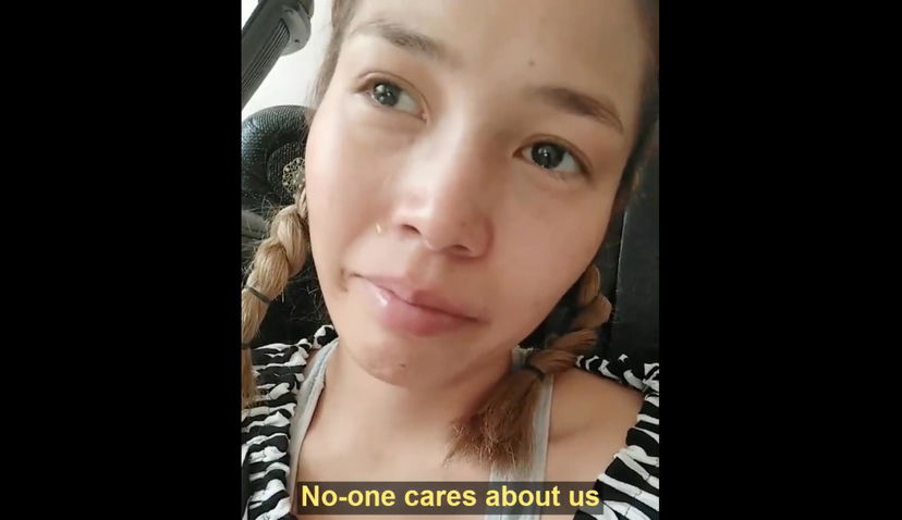 Le lacrime di una giovane afghana: “Noi moriremo lentamente nella storia” | VIDEO preview