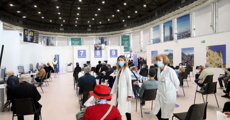 Autorizzazione vaccini green pass
