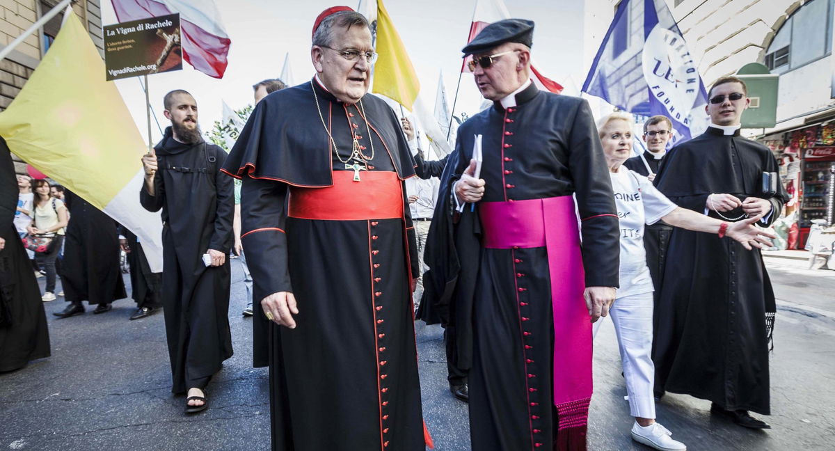 Il cardinale no mask e no vax ricoverato in terapia intensiva per Covid article-post