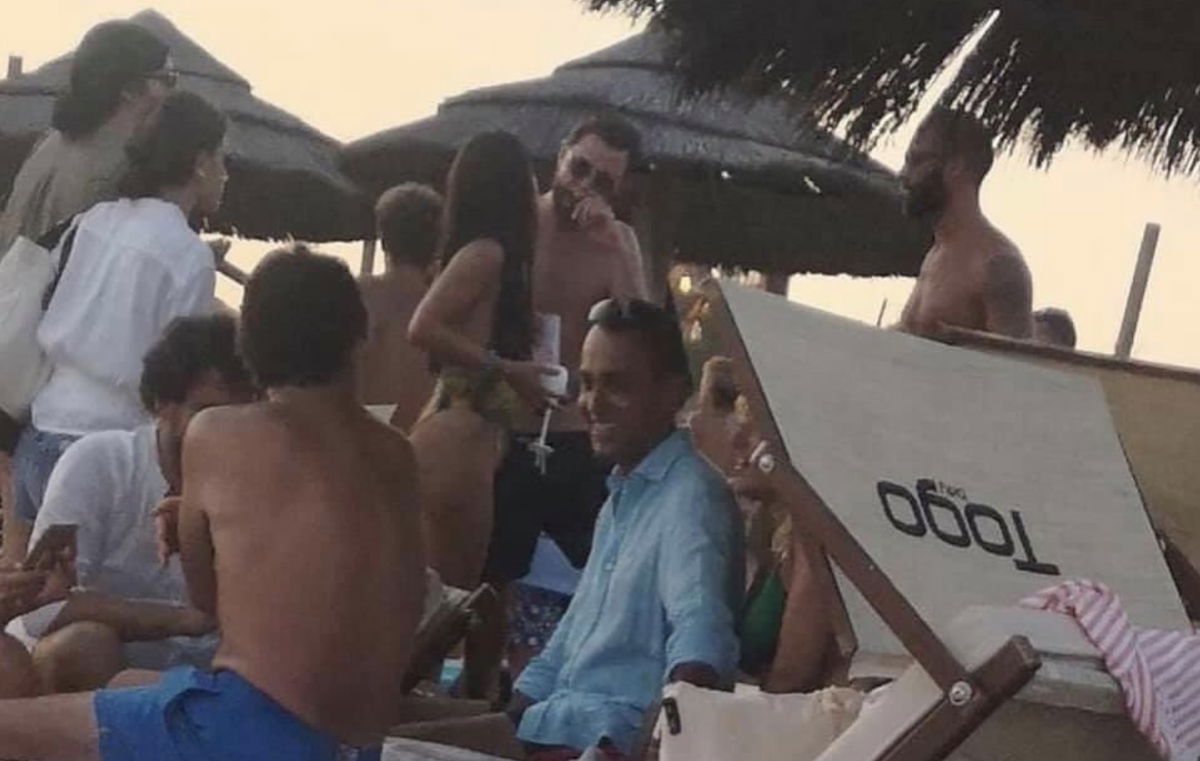 Mentre l’Afghanistan torna nelle mai dei talebani, Di Maio è in spiaggia (in Salento) con Emiliano e Boccia article-post