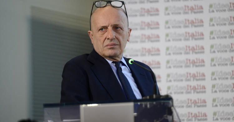 sallusti no-vax pfizer editoriale