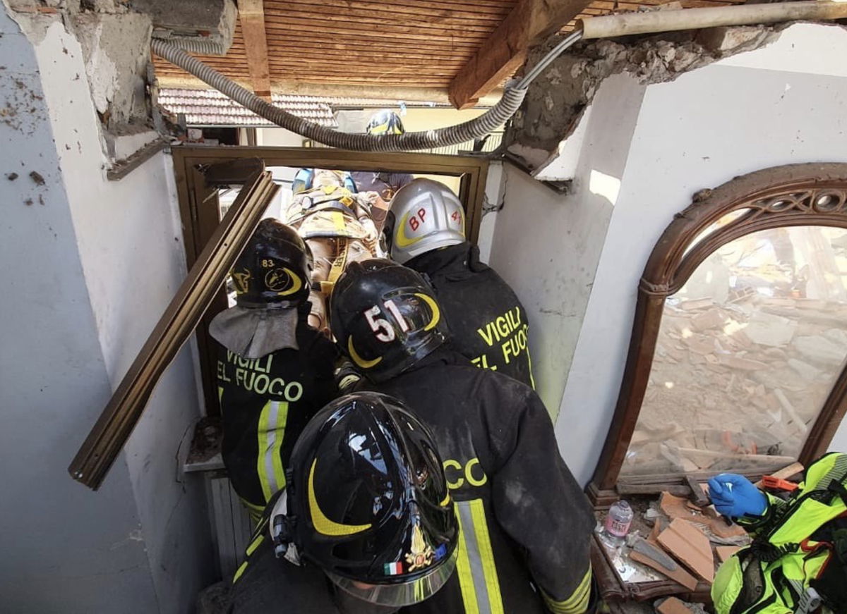 Crolla una palazzina a Torino, si cercano i dispersi | VIDEO article-post
