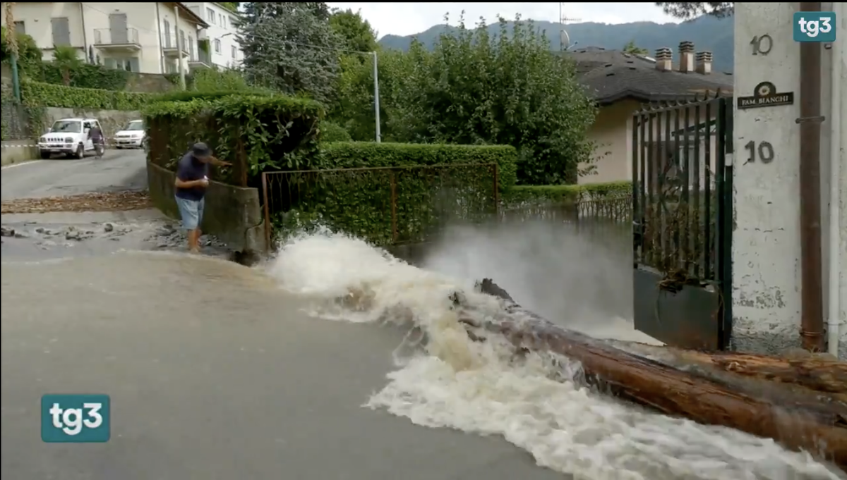 Il lago di Como esonda e allaga le strade della città | VIDEO article-post