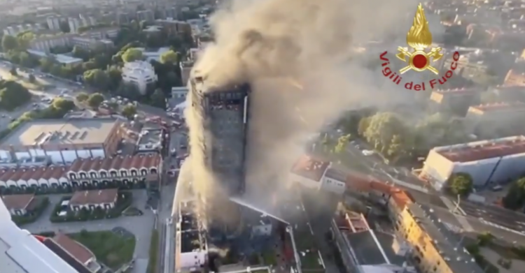 incendio milano fuoco intervento torre dei Moro