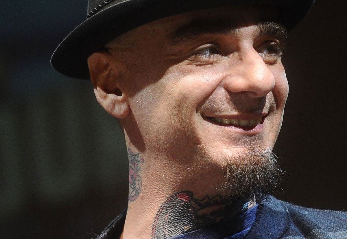 J-Ax vs i No-Vax: “Vi dico solo di uscire dalla mia vita” article-post