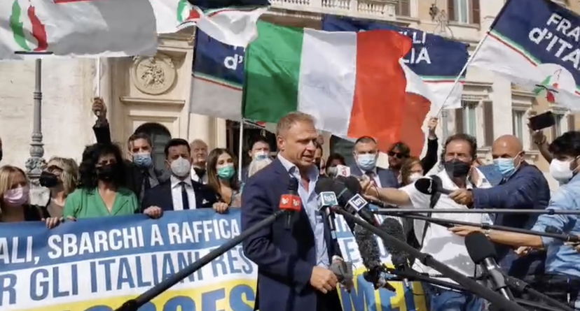 Al flash mob di Fratelli d’Italia contro Lamorgese c’erano più giornalisti che manifestanti | VIDEO article-post