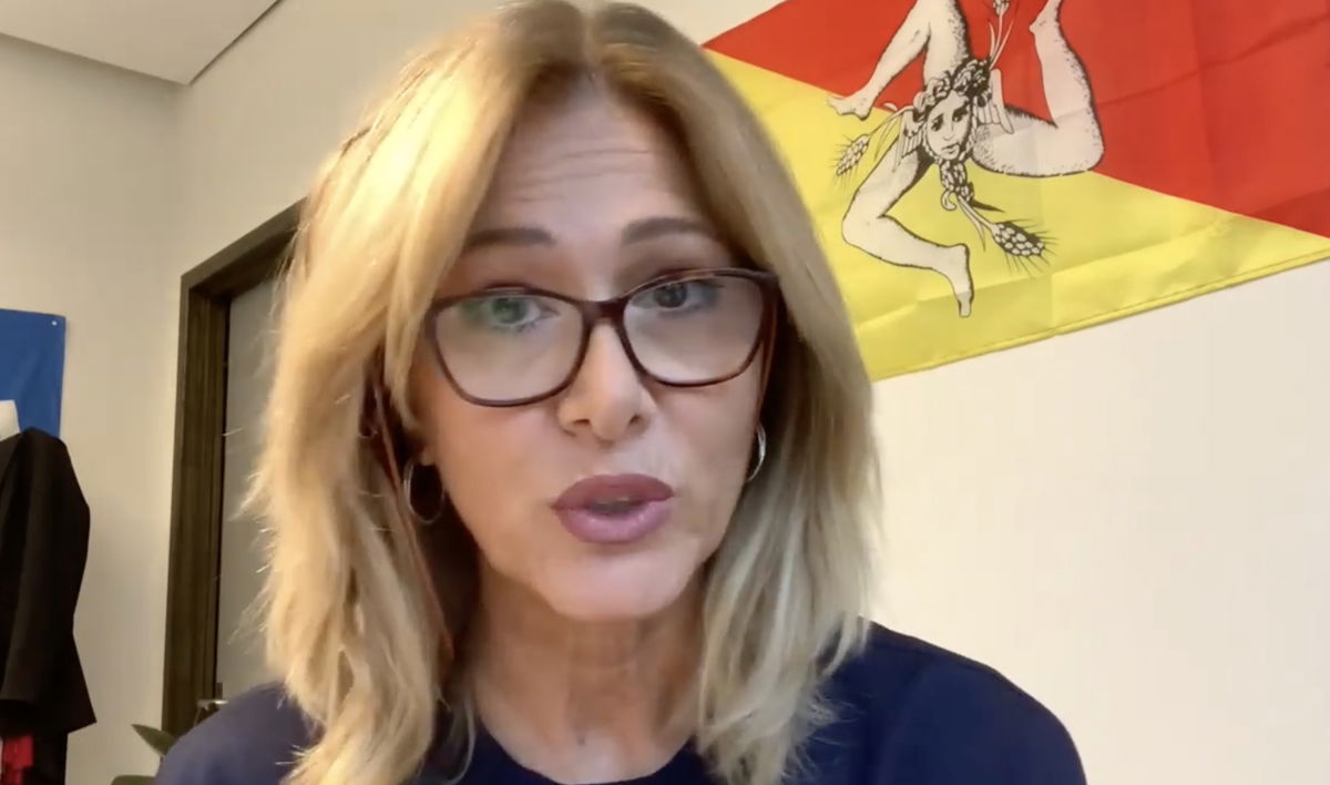 Le scuse col trucco delle leghista Donato: “Le parole della figlia del medico morto le trovo fuori luogo” | VIDEO article-post