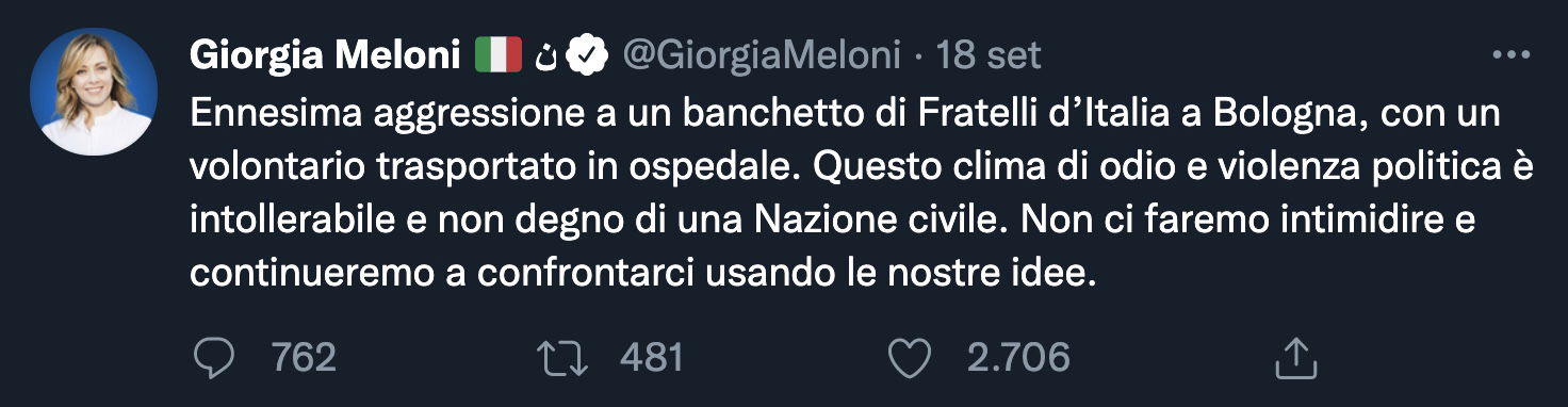 Il militante di Fratelli d’Italia che inciampa e sbatte la testa, ma per Meloni è “aggressione” Il militante di Fratelli d’Italia che inciampa e sbatte la testa, ma per Meloni è “aggressione”
