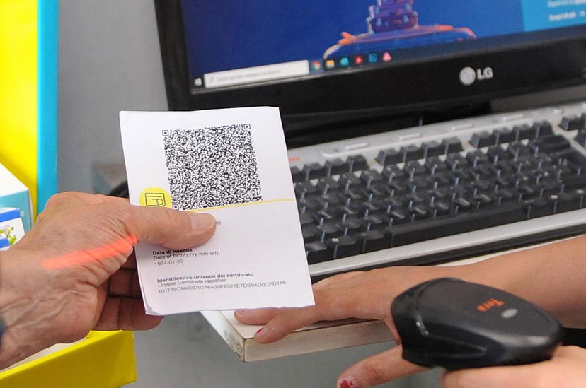 Cosa rischia chi non ha il green pass al lavoro e chi controlla? article-post