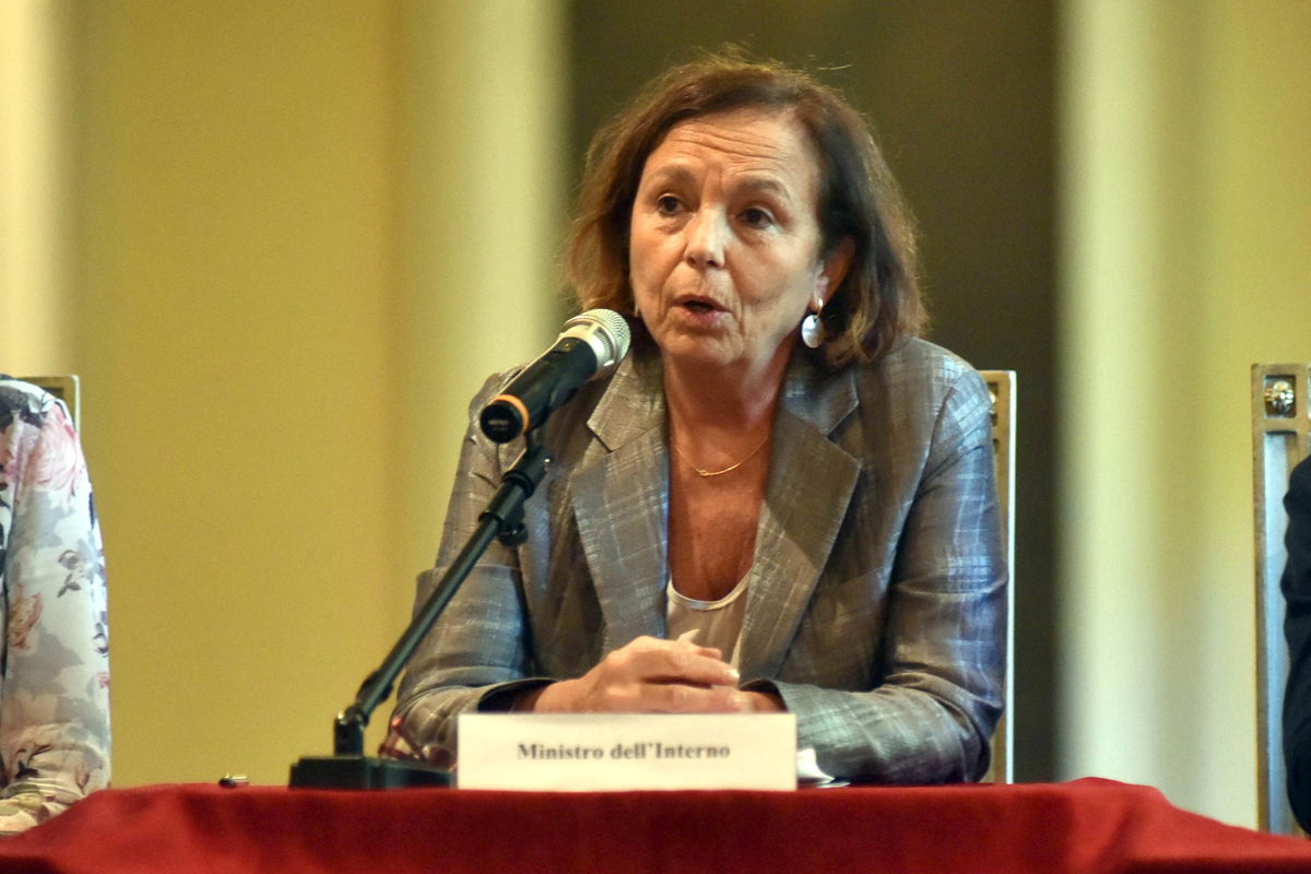 Come la ministra Lamorgese ha smontato gli attacchi di Meloni e Salvini sul rave di Viterbo article-post