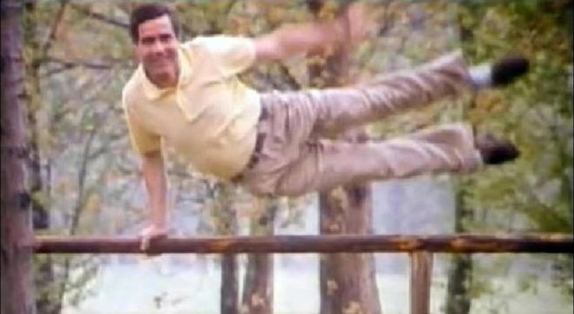 Si è spento Nino Castelnuovo, celebre attore che negli anni ’80 rese iconico il salto della staccionata article-post