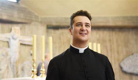 La doppia vita del parroco di Prato: spaccio di cocaina e festini a sfondo sessuale preview