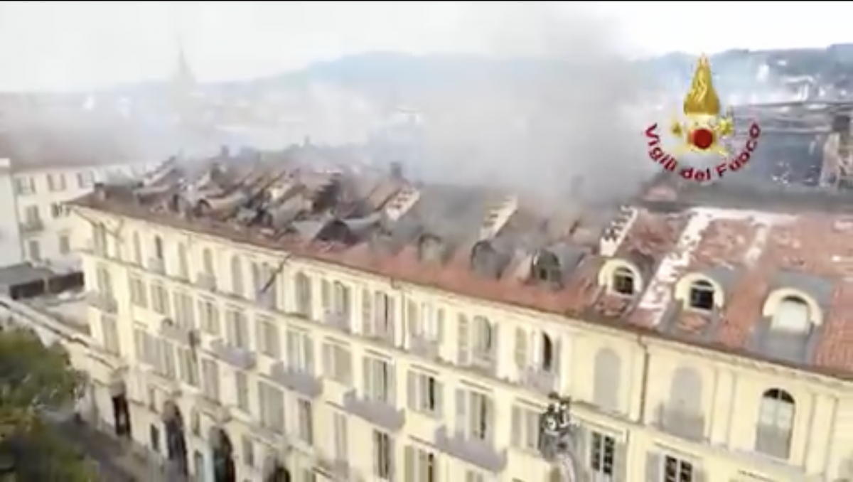 Le centinaia di famiglie che hanno perso la casa nell’incendio di Torino article-post