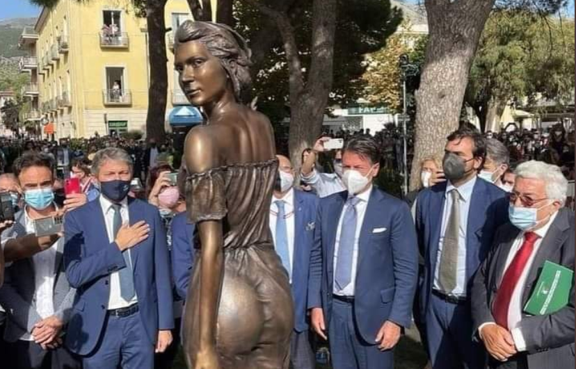 Laura Boldrini e non solo: la shitstorm per chi critica la Spigolatrice di Sapri article-post