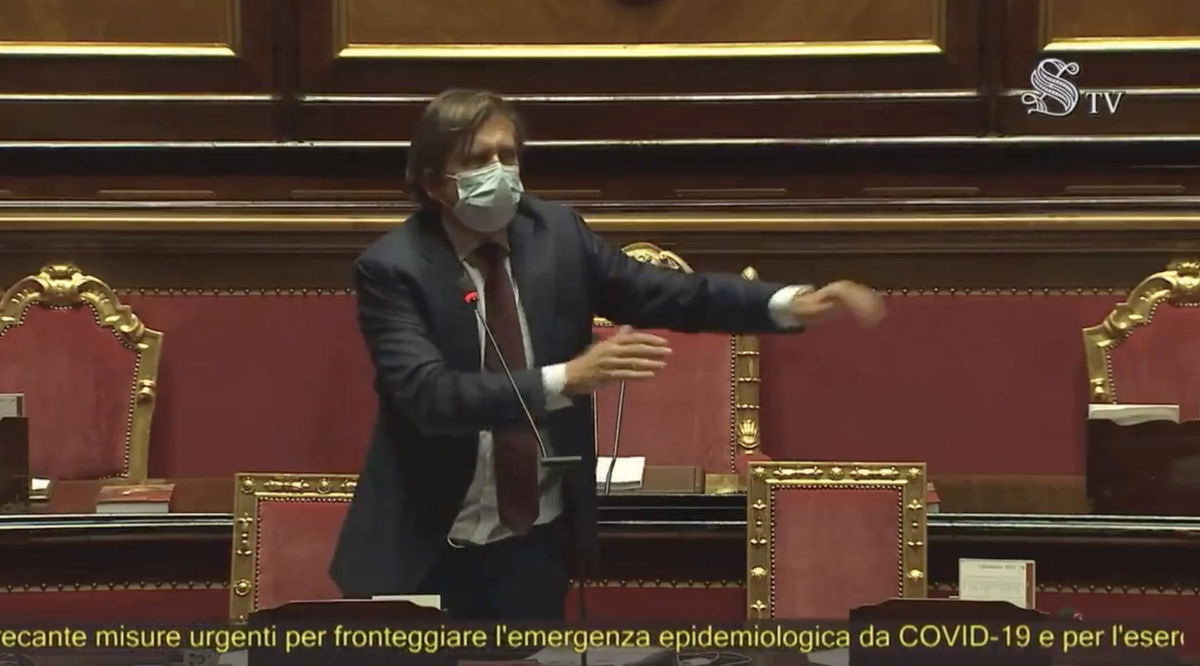 Sileri fa un discorso perfetto sul vaccino, ma Calderoli lo riprende per aver detto il termine “idiozie” | VIDEO article-post