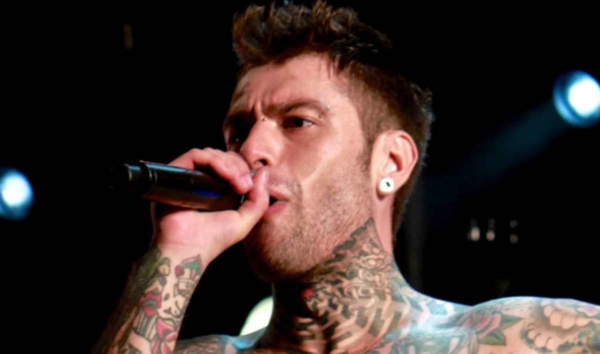 Ora Fedez si toglie (finalmente) i sassolini dalle scarpe sulla storia del suo ingresso in politica | VIDEO article-post