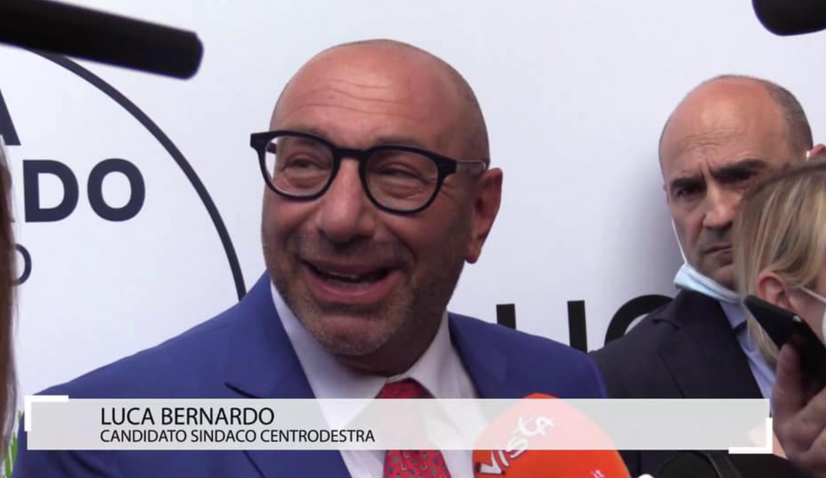 Il candidato sindaco del centrodestra a Milano Luca Bernardo ha minacciato di ritirarsi article-post