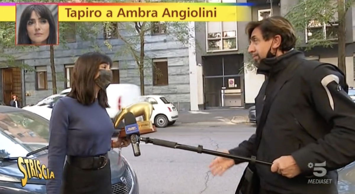 L’insopportabile bullismo del tapiro di Striscia ad Ambra Angiolini | VIDEO article-post