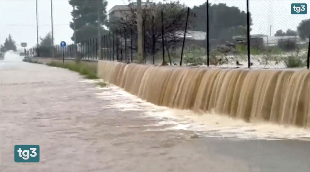 Le immagini di Augusta, la cittadina siciliana isolata a causa del Ciclone Apollo | VIDEO article-post