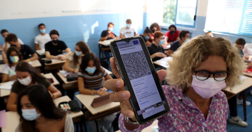 La professoressa no vax che si oppone all’obbligo vaccinale: “Piango da ieri, aspetterò fino all’ultimo giorno” article-post