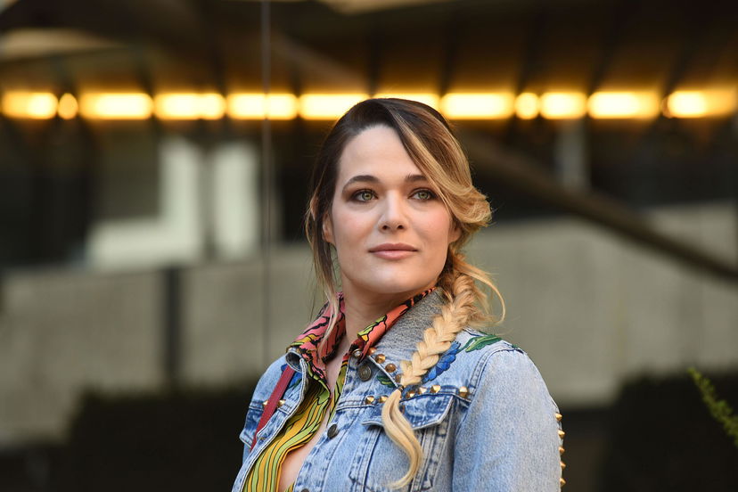 Dopo il tapiro a Ambra Laura Chiatti spiega a Striscia la differenza tra satira e cattivo gusto article-post