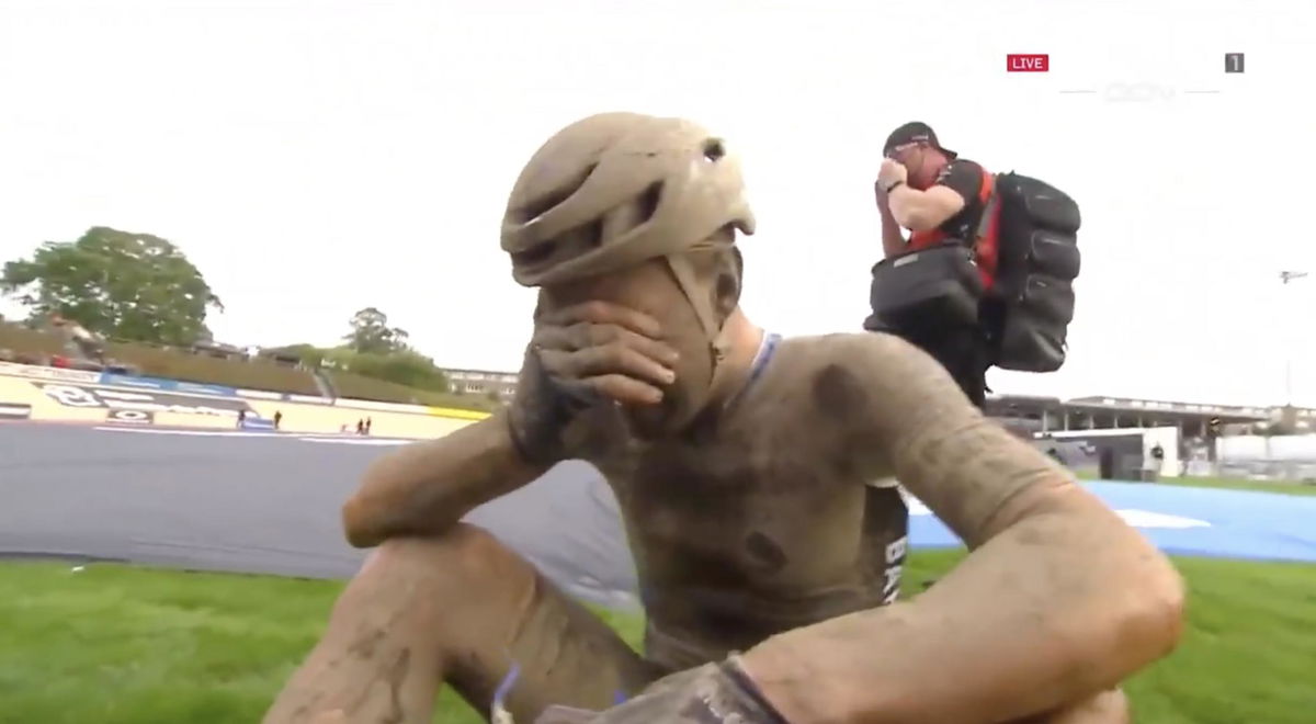 Le lacrime nel fango di Sonny Colbrelli dopo la storica vittoria alla Parigi-Roubaix | VIDEO article-post