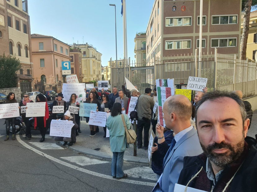 L’ennesimo tragico Barillari, il consigliere no-vax ora chiede asilo in Svezia article-post