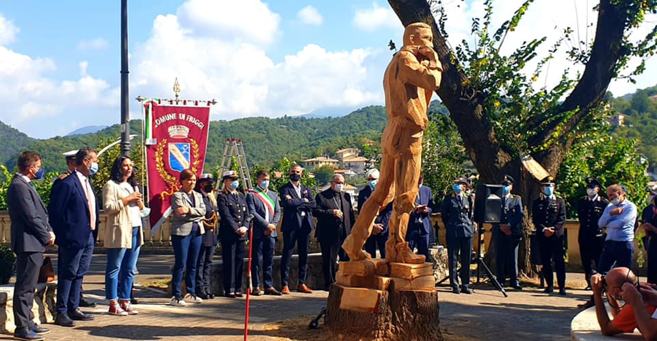 La statua per ricordare Willy Monteiro, forgiata da un albero spezzato dal maltempo article-post
