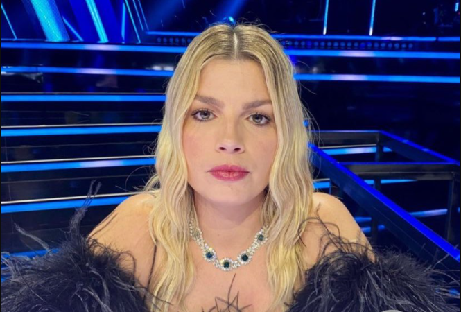 Emma ci mette la faccia a X Factor e racconta l’imbarazzo per l’esultanza indegna in Senato | VIDEO article-post