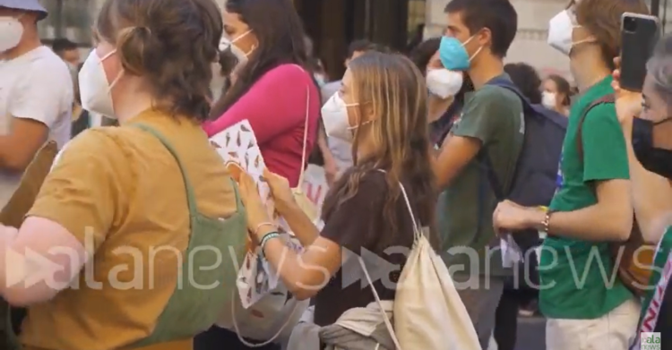 greta balla bella ciao video milano