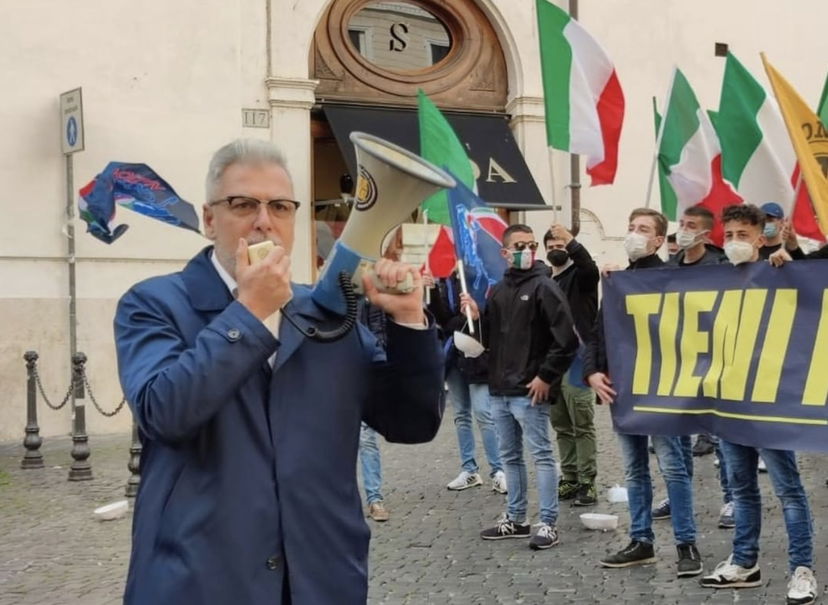 Fratelli d’Italia vuole una panchina azzurra e rosa per gli eterosessuali discriminati article-post