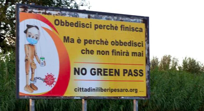 Pesaro manifesti no vax