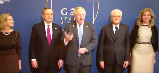 “Lateran e Aventaino…”: il siparietto di Boris Johnson sui sette colli di Roma che imbarazza Mattarella | VIDEO article-post