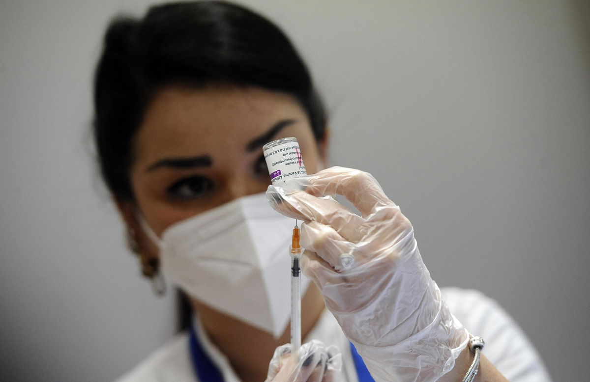 Terza dose vaccino: a chi spetta, come prenotarsi e cosa c’è da sapere article-post