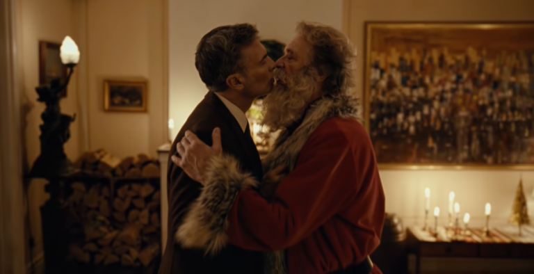 Ovviamente il Popolo della Famiglia è andato su tutte le furie per lo spot con Babbo Natale gay Ovviamente il Popolo della Famiglia è andato su tutte le furie per lo spot con Babbo Natale gay