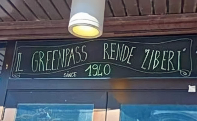 La scritta agghiacciante sull’insegna di una birreria a Iseo: “Il green pass rende liberi” article-post