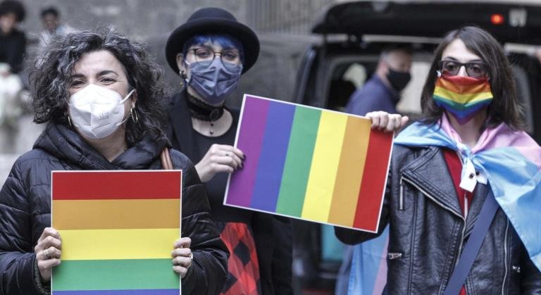 Perché in Italia non c’è niente da festeggiare nella Giornata internazionale contro l’omotransfobia