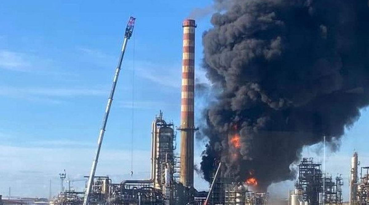L’incendio scoppiato alla raffineria Eni alle porte di Livorno | VIDEO article-post
