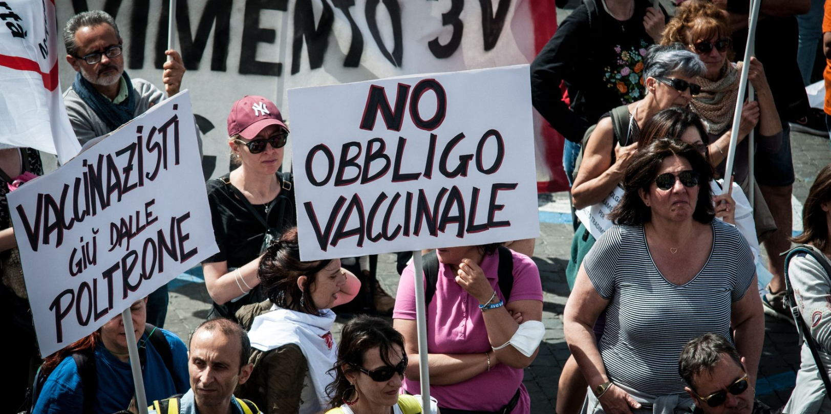 manifestazione no vax medico
