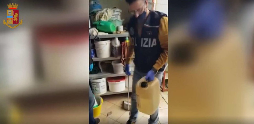 Ma cosa ci volevano fare i no vax perquisiti con una tanica di acido? article-post