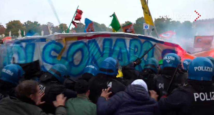 Gli scontri con la polizia dei manifestanti anti-Bolsonaro a Padova | VIDEO article-post