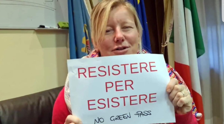 Il delirio di Sara Cunial su Draghi “pronto a fuggire all’estero” | VIDEO Il delirio di Sara Cunial su Draghi “pronto a fuggire all’estero” | VIDEO