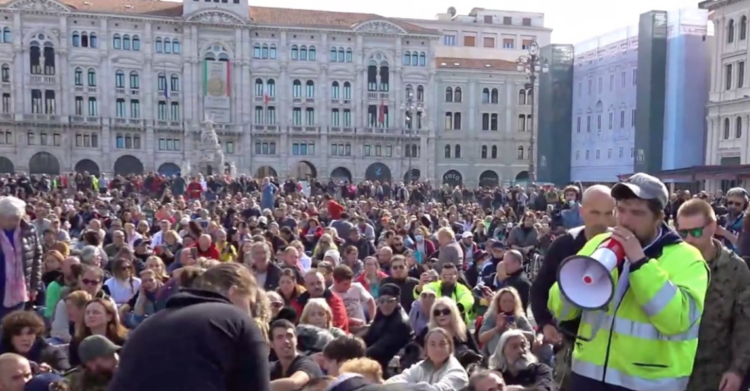 trieste no green pass piazza manifestazione