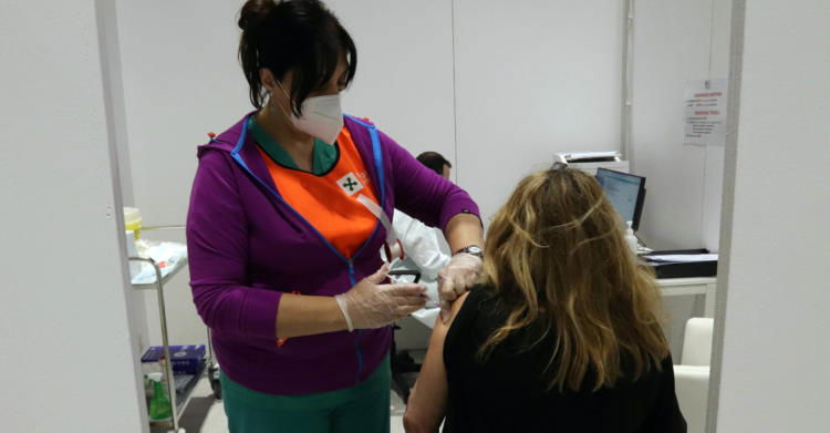 Quando si fa la quarta dose in Italia, Aumento prime dosi vaccino