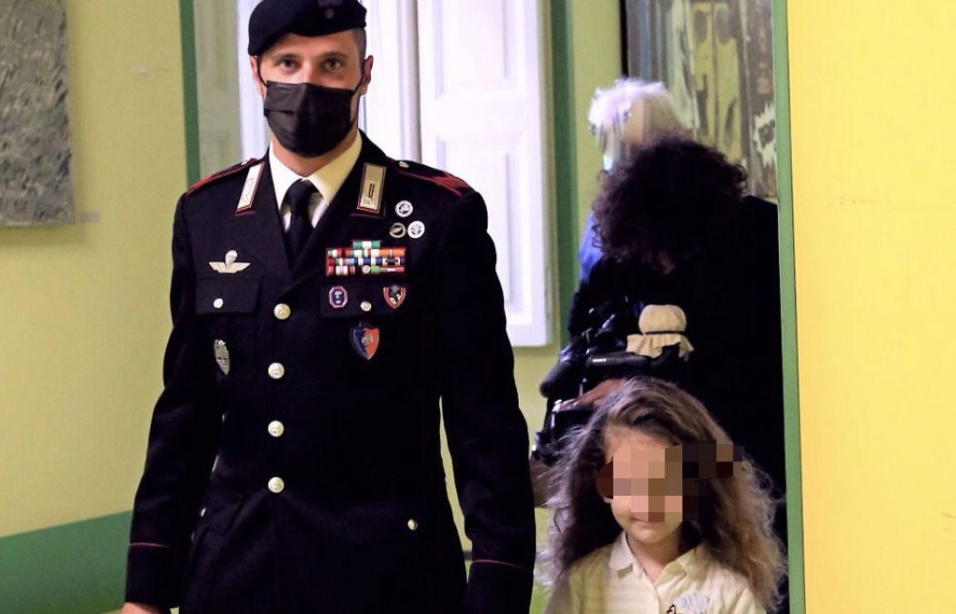 Il carabiniere in missione in Kosovo che aiuta una bambina affetta di diabete e la fa curare in Italia article-post